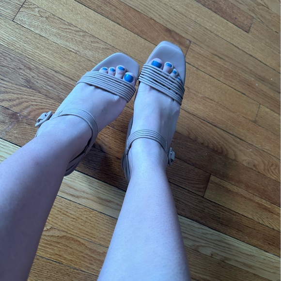 Beautiful AQUA nude Block Heel Platform Heels😍 - Picture 4 of 10